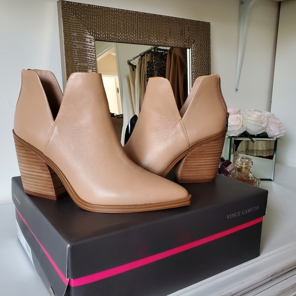 Vince Camuto Gigietta Biscuit Booties 